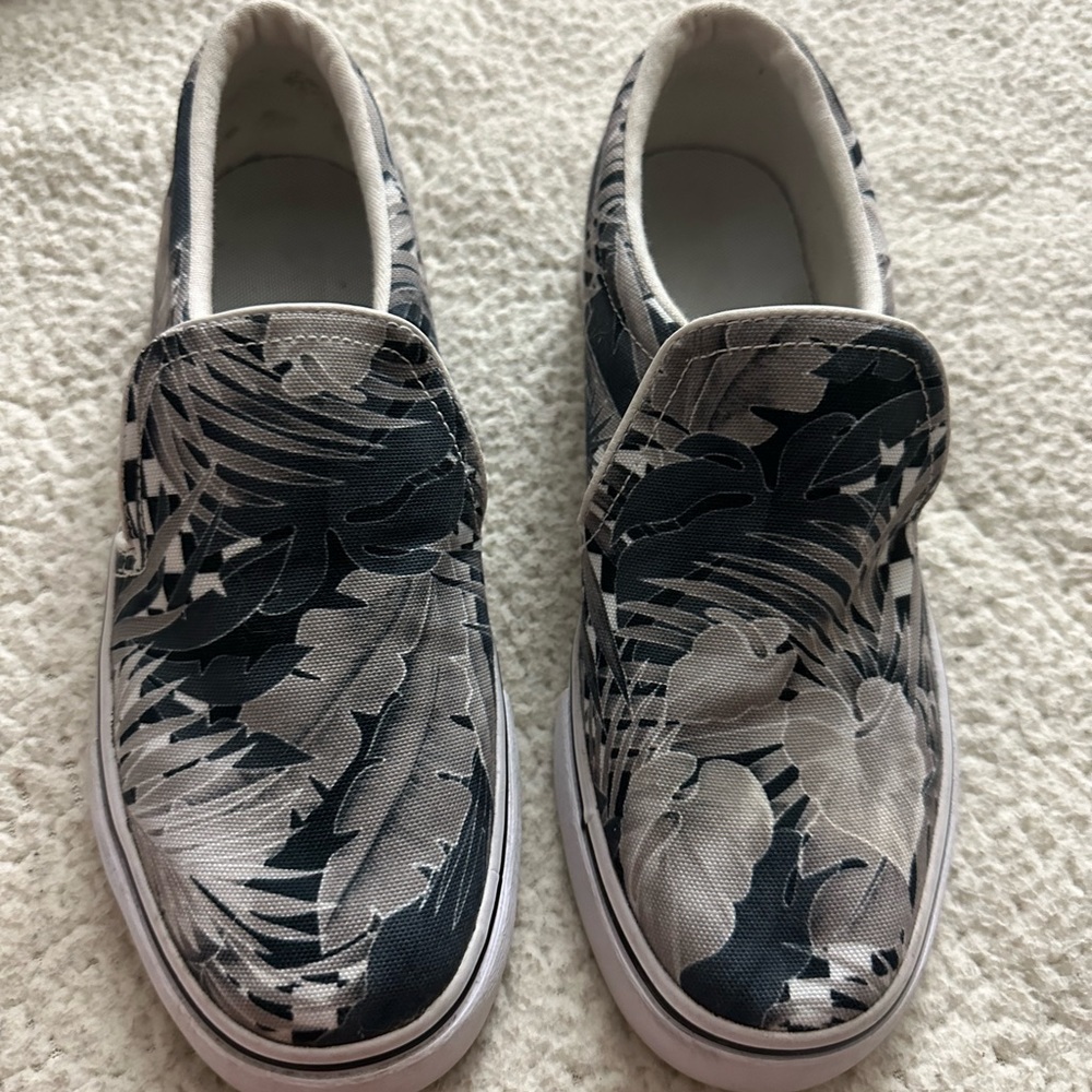 Women’s tropical print slip-on